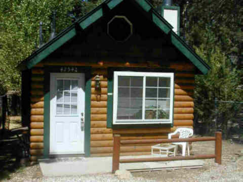 Bearhug, cozy woodsy cabin for two