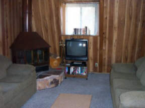 Living area has fireplace (bring your own wood or buy locally). Cable TV, AM/FM and CD player, current magazines. Cordless Phone with Answering Machine.