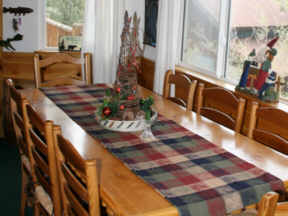 dining area at Moonlight Manor in Big Bear, California