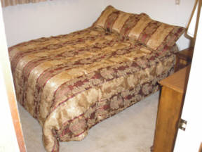 Bedroom with Queen bed